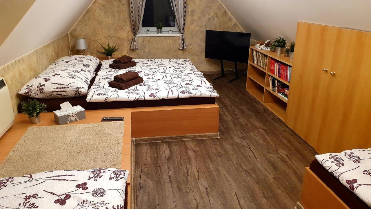 Roubenka Rozkos Villa Nové Město nad Metují Buitenkant foto